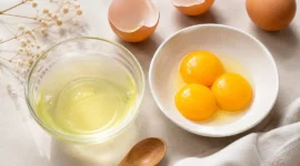 Putih telur dan kuning telur. (Foto: AI Generate)