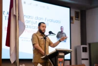 Wali Kota Padang Fadly Amran membuka Rapat Koordinasi dan Evaluasi Tindak Lanjut Hasil Pengawasan Bidang Pendidikan di Gedung Bagindo Aziz Chan Youth Center, Selasa (28/7/2026). (Foto: Pemko Padang)