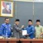 DPRD Padang menyejutui Ranperda P-APBD 2026 pada Rapat Paripurna yang digelar Jumat (18/7/2026). (Foto: Pemko Padang)
