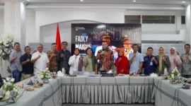 Wali Kota Padang Fadly Amran memimpin Rapat Pleno Dossier Padang sebagai Kota Gastronomi bersama Tim Dossier Pusat di Gedung Putih Rumah Dinas Wali Kota, Kamis (23/7/2026). (Foto: Pemko Padang)