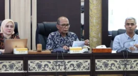 Rapat rutin Tim Ahli DPRD Provinsi Sumbar di Ruang Khusus 2.