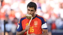 Rodri raih penghargaan Bola Emas adidas. (Foto: FIFA.com)