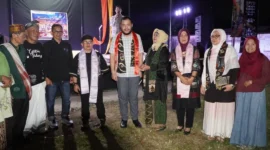 Wali Kota Padang Fadly Amran melepas delegasi DPD SatuPena Sumbar yang akan mengikuti Safari Puisi Empat Negara di Galeri Taman Budaya Sumbar, Selasa (28/7/2026). (Foto: Pemko Padang)