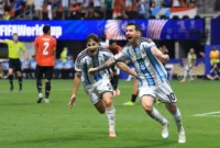 Striker Argentina, Lionel Messi, melakukan selebrasi setelah mencetak gol ke gawang Mesir pada pertandingan babak 16 besar Piala Dunia FIFA 2026. (Foto: FIFA.com)