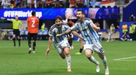 Striker Argentina, Lionel Messi, melakukan selebrasi setelah mencetak gol ke gawang Mesir pada pertandingan babak 16 besar Piala Dunia FIFA 2026. (Foto: FIFA.com)