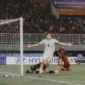 Striker Timnas Indonesia, Mitchell Baker saat membobol gawang Kamboja di laga perdana Piala AFF 2026. (Foto: IG @_mitchell.baker)