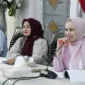 Ketua TP-PKK Padang Dian Puspita Fadly Amran memimpin rapat persiapan menghadapi Jambore Kader PKK Tingkat Provinsi Sumbar 2026 di Gedung Putih Rumah Dinas Wali Kota, Sabtu (18/7/2026). (Foto: Pemko Padang)
