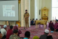 Wali Kota Padang Fadly Amran menghadiri Tabligh Akbar dan Tasyakuran Jamaah Haji Kota Padang 2026 di Masjid Al-Hakim, Selasa (28/7/2026). (Foto: Pemko Padang)