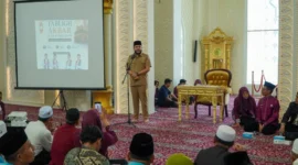 Wali Kota Padang Fadly Amran menghadiri Tabligh Akbar dan Tasyakuran Jamaah Haji Kota Padang 2026 di Masjid Al-Hakim, Selasa (28/7/2026). (Foto: Pemko Padang)