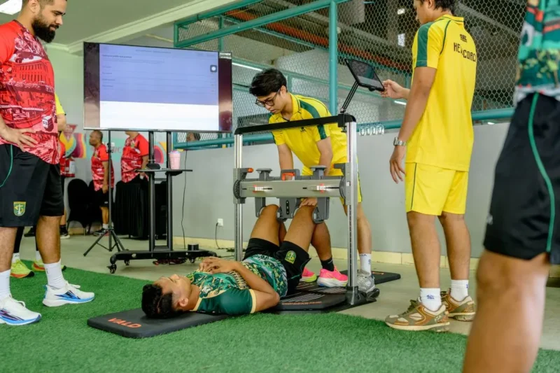 Persebaya memakai teknologi VALD Performance untuk memetakan kondisi fisik pemain jelang Liga 1 musim 2026/2027. (Foto: Persebaya)