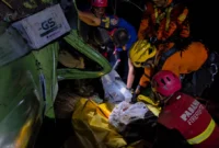 Tim SAR gabungan mengevakuasi jasad korban dari jurang sedalam sekitar 80 meter di kawasan Sitinjau Lauik, Jumat (3/7/2026) dini hari. (Foto: Ist) 