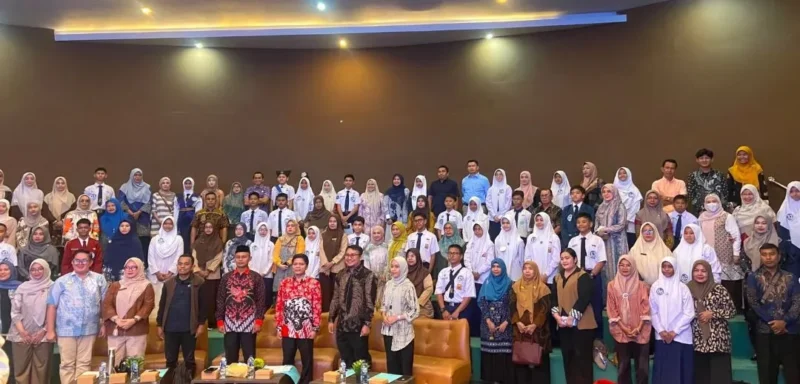 Sebanyak 32 peserta terbaik mengikuti seleksi tahap kedua Pemilihan Calon Wali Kota Cilik dan Duta Anak Kota Padang 2026 di Gedung Youth Center, Kamis (16/7/2026). (Foto: Pemko Padang)