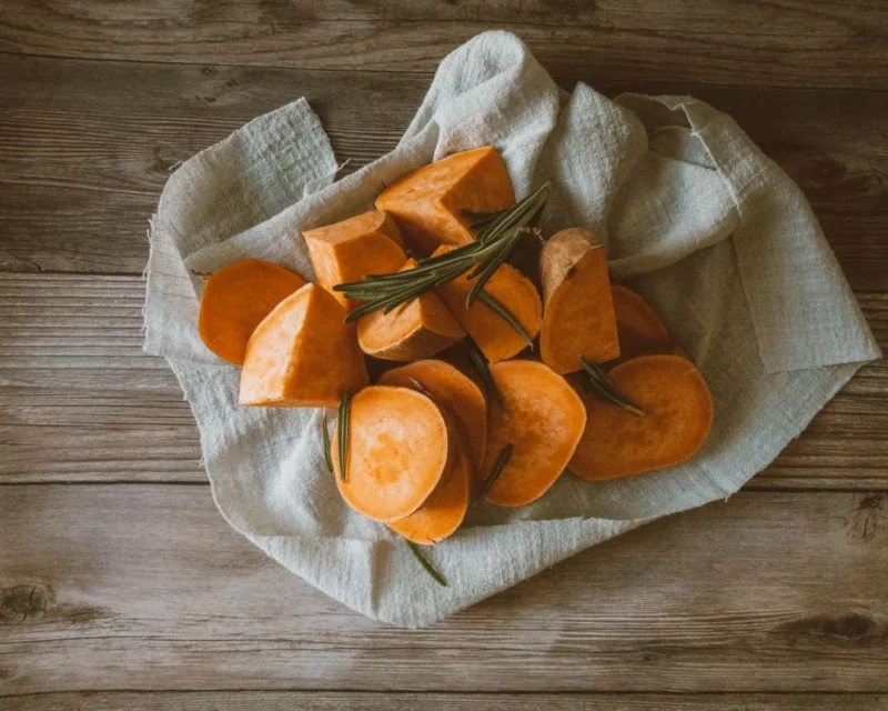 Ilustrasi ubi jalar. (Foto: Pexels)