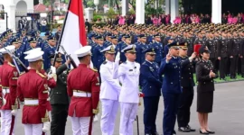 Presiden Prabowo Subianto memimpin Upacara Praspa TNI dan Polri Tahun 2026 di halaman depan Istana Merdeka, Jakarta,  Rabu (22/7/2026). (Foto: BPMI Setpres)