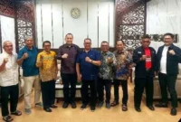 Wakil Ketua DPRD Sumbar Nanda Satria yang juga Ketua Pengurus Provinsi Lemkari Sumbar, Nanda Satria saat rapat konsolidasi pengurus harian di ruang kerjanya.