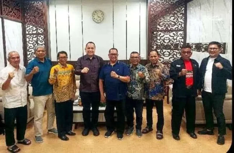 Wakil Ketua DPRD Sumbar Nanda Satria yang juga Ketua Pengurus Provinsi Lemkari Sumbar, Nanda Satria saat rapat konsolidasi pengurus harian di ruang kerjanya.