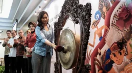 Wamenpar Ni Luh Puspa membuka Sosialisasi Transformasi KBLI Pariwisata 2025 di Hotel Sahid, Jakarta, Rabu (8/7/2026). (Foto: Kemenpar)