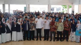 Wali Kota Padang Fadly Amran membuka Festival Tadabur Yasin dan Mars Tarbiyah se-Kota Padang di Palanta Rumah Dinas Wali Kota Padang, Rabu (22/7/2026). (Foto: Pemko Padang)