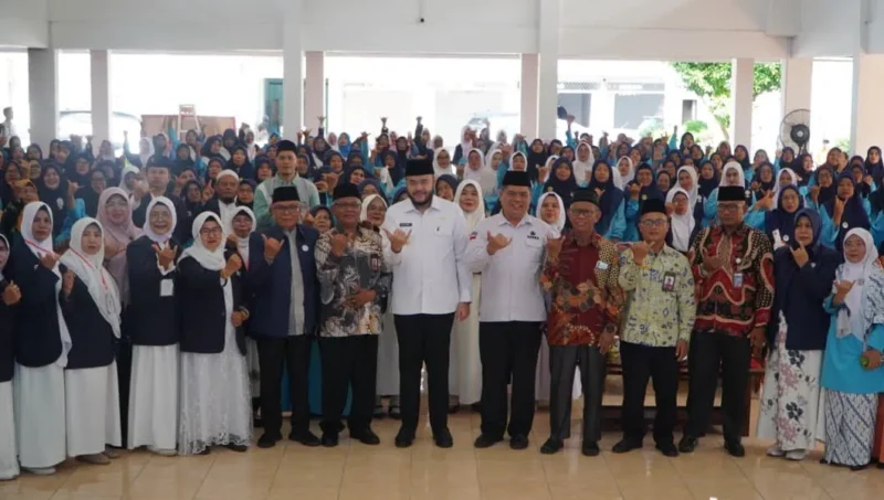 Wali Kota Padang Fadly Amran membuka Festival Tadabur Yasin dan Mars Tarbiyah se-Kota Padang di Palanta Rumah Dinas Wali Kota Padang, Rabu (22/7/2026). (Foto: Pemko Padang)