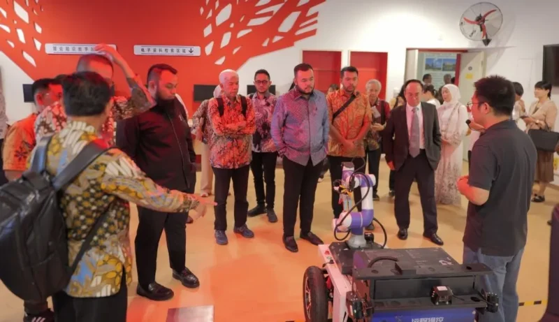 Wali Kota Padang Fadly Amran melakukan kunjungan ke Foshan Polytechnic, China. (Foto: Pemko Padang