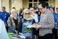 Wamenperin Faisol Riza saat kunjungan ke Kabupaten Lampung Timur, Kamis (16/7). (Foto: Kemenperin)