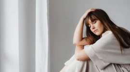 Ilustrasi wanita tinggal sendiri. (Foto: Pexels)