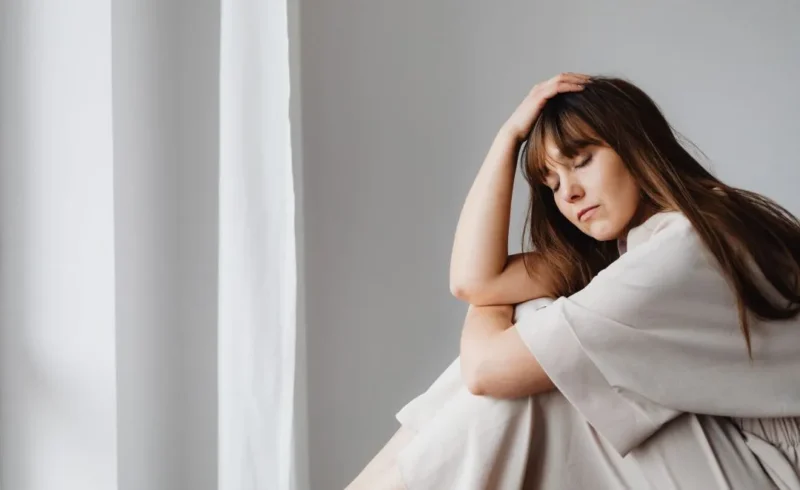 Ilustrasi wanita tinggal sendiri. (Foto: Pexels)
