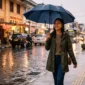 Ilustrasi seorang wanita menggunakan payung saat hujan. (Foto: AI Generate)