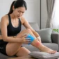 Ilustrasi seorang wanita mengalami cedera kaki. (Foto: AI Generate)