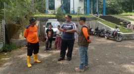 BPBD Padang mengerahkan dua tim rescue untuk melakukan pencarian warga yang hilang di Hutan Biologi Unand. (Foto: BPBD Padang)