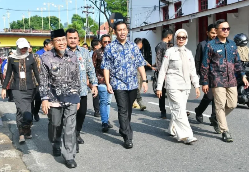 Wakil Wali Kota Padang, Maigus Nasir, didampingi Sekda Raju Minropa dan sejumlah kepala OPD melakukan peninjauan lapangan, Kamis (16/7/2026). (Foto: Pemko Padang)