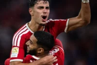 Aleksandar Pavlovic merayakan golnya ke gawang Stuttgart pada pekan pembuka Bundesliga 2026/2027 di Allianz Arena, Sabtu (29/8/2026) dini hari WIB. (Foto: IG @fcbayern)