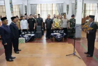 Wali Kota Cirebon Effendi Edo melantik Andri Satria sebagai Direktur Utama Perumda Air Minum Tirta Giri Nata dan Agung Astija sebagai Direktur Umum, Senin (31/8/2026). (Foto: Prokopim Setdako Cirebon)
