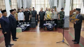 Wali Kota Cirebon Effendi Edo melantik Andri Satria sebagai Direktur Utama Perumda Air Minum Tirta Giri Nata dan Agung Astija sebagai Direktur Umum, Senin (31/8/2026). (Foto: Prokopim Setdako Cirebon)