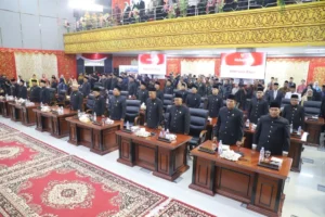 Anggota DPRD Padang mengikuti Rapat Paripurna Istimewa DPRD di HJK Padang ke-357.