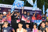 Wali Kota Padang Fadly Amran melepas peserta BOM Run 2026 di Kawasan Pantai Cimpago, Minggu (9/8/2026). (Foto: Pemko Padang)