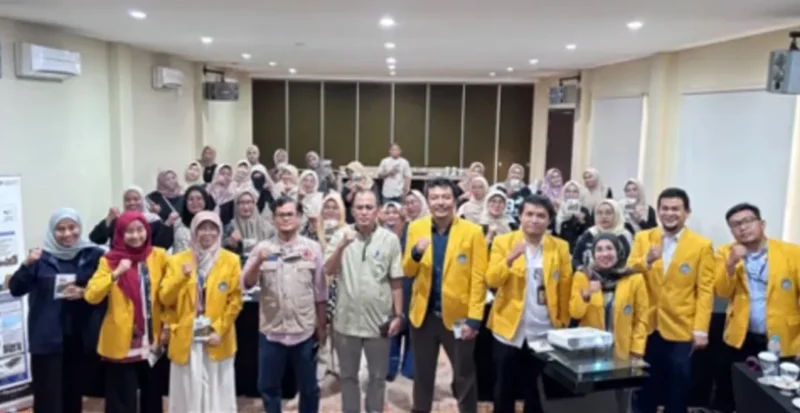 BPBD Padang bersama Prodi Teknik Pertambangan UNP menggelar kegiatan Sosialisasi Kesiapsiagaan Bencana Tanah Longsor bagi masyarakat Kelurahan Seberang Palinggam, Sabtu (1/8/2026). (Foto: BPBD Padang)