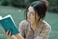 Ilustrasi membaca buku. (Foto: Pexels)