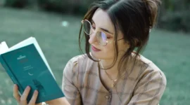 Ilustrasi membaca buku. (Foto: Pexels)