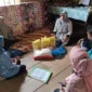 Dinsos Padang menyalurkan bantuan tanggap darurat kepada lansia sakit di Air Pacah, Minggu (23/8/2026). (Foto: Pemko Padang)