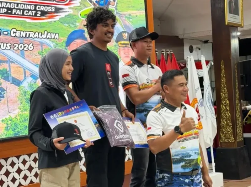 Bripka Randi Irwahyudi juara 1 Paralayang Nasional IPXC Panglima Cup Seri 2 di Wonogiri, Jawa Tengah. (Foto: Polda Sumbar)