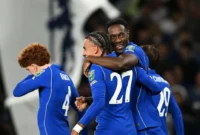 Danny Welbeck merayakan gol bersama rekannya saat Chelsea mengalahkan Luton Town 2-0 di Stamford Bridge, Kamis (27/8/2026). (Foto: chelseafc.com) 