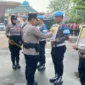 Kapolresta Padang Kombes Pol Apri Wibowo memimpin Upacara PTDH delapan personelnya di halaman Mapolresta Padang, Jumat (14/8/2026). (Foto: Ist)