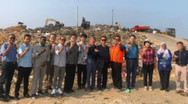 Delegasi lingkungan hidup Korea Selatan bersama KEITI dan Konsulat Perwakilan Kedutaan Besar Korea Selatan untuk Sumatera meninjau TPA Aia Dingin, Rabu (12/8/2026). (Foto: Pemko Padang)