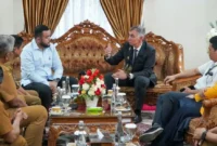 Wali Kota Padang Fadly Amran menyambut kedatangan Dubes Jerman untuk Indonesia, Ralf Beste di Ruang VIP BIM, Selasa (11/8/2026). (Foto: Pemko Padang)