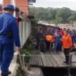 Tim SAR Gabungan mengevakuasi jasad korban yang hanyut di Sungai Batang Arau, Padang Selatan pada Minggu pagi (16/8/2026). (Foto: BPBD Padang)
