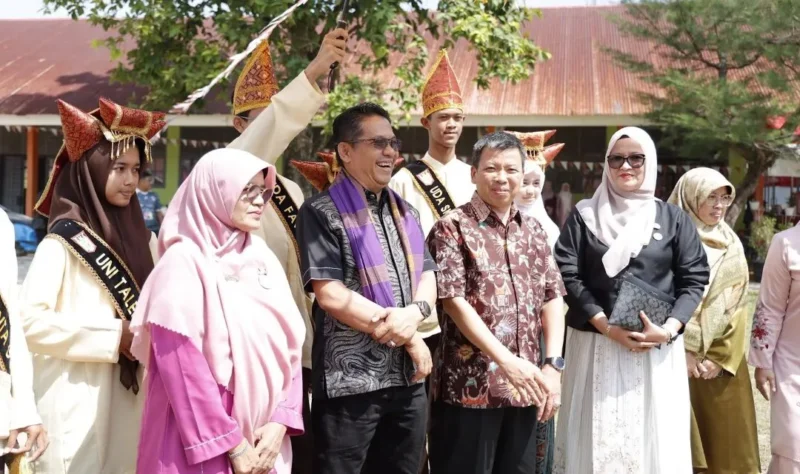 Wakil Ketua DPRD Sumbar Evi Yandri Rajo Budiman saat reses perseorangan DPRD Sumbar di SMAN 12 Padang, Jumat (21/8/2026). (Foto: Ist)