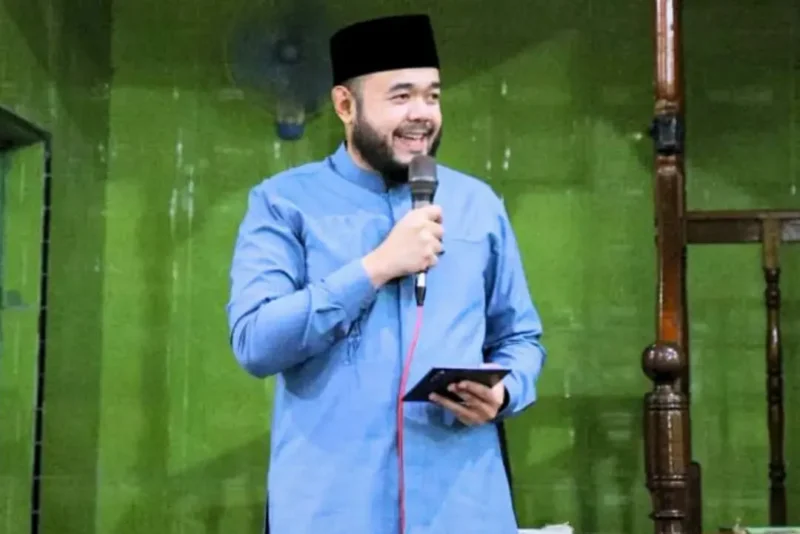 Wali Kota Padang Fadly Amran menghadiri peringatan Maulid Nabi Muhammad SAW 1448 H di Masjid Raya Nagari Bungus, Senin (24/8/2026). (Foto: Pemko Padang)