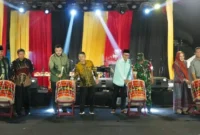 Wali Kota Padang Fadly Amran bersama Anggota DPRD Padang Erianto Mahmuda, pimpinan OPD, Camat Kuranji Rozaldi Rosman serta unsur Forkopimca membuka Padang Gastronomi Fest 2026 di Komplek Perumnas Belimbing, Kuranji, Sabtu (29/8/2026). (Foto: Pemko Padang)