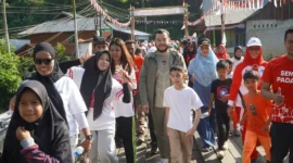Wali Kota Padang Fadly Amran melepas jalan santai sekaligus meluncurkan LuBaRiTa di Jembatan Lubuk Sariak, Lubuk Kilangan, Sabtu (29/8/2026). (Foto: Pemko Padang)
